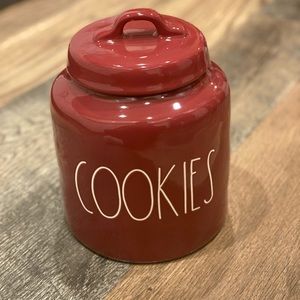 Adorable maroon Rae Dunn cookie 🍪 jar!